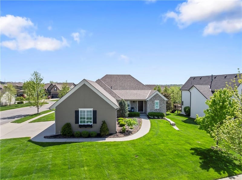9501 W 162nd St, Stilwell, KS 66085