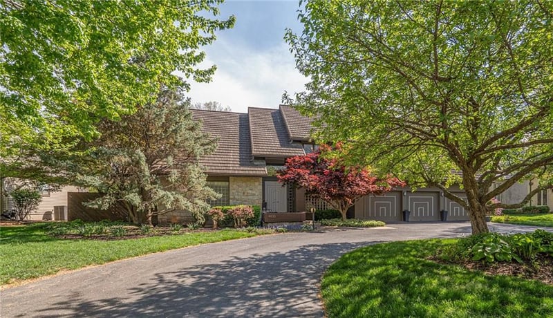 4633 Muirfield Dr, Lawrence, KS 66047