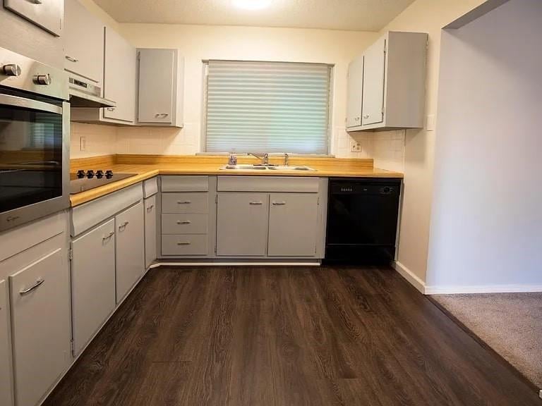 8704 Manchester Ave, Kansas City, MO 64138