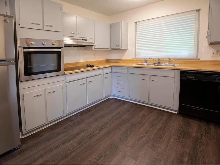 8704 Manchester Ave, Kansas City, MO 64138