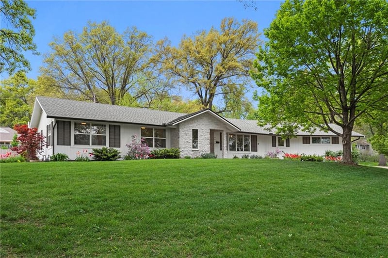 9818 Overbrook Ct, Leawood, KS 66206