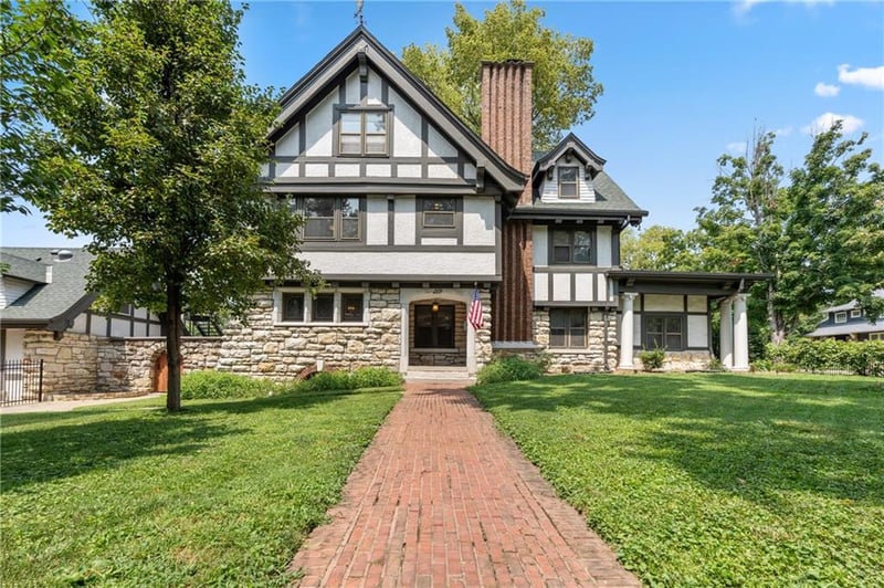 420 E 37th St, Kansas City, MO 64109