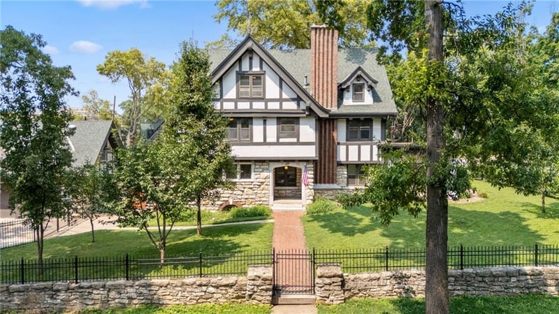 420 E 37th St, Kansas City, MO 64109