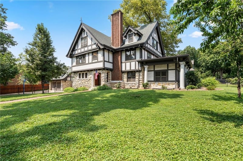 420 E 37th St, Kansas City, MO 64109