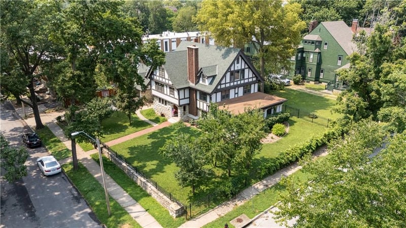 420 E 37th St, Kansas City, MO 64109