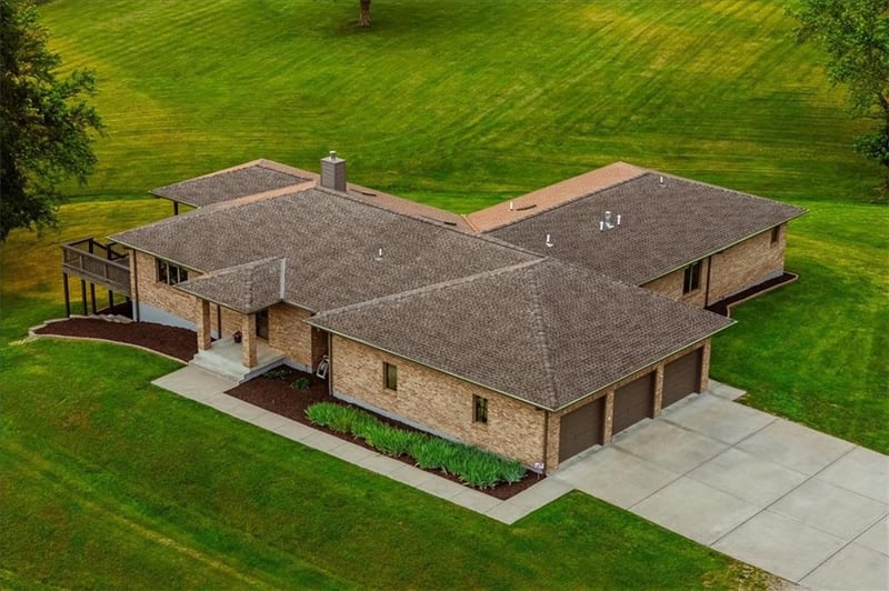 5350 NE 96th St, Kansas City, MO 64156
