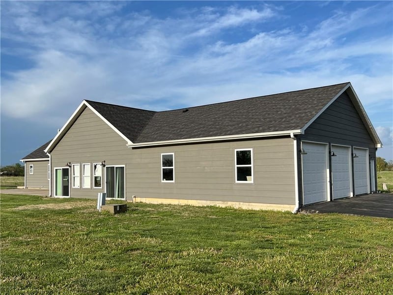 1988 Nebraska Rd, Iola, KS 66749