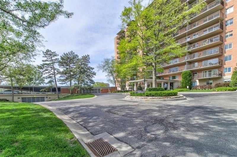 4550 Warwick Blvd #210-211, Kansas City, MO 64111