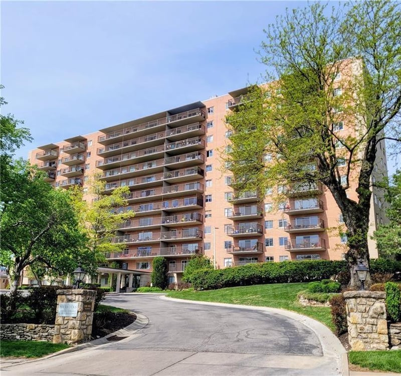 4550 Warwick Blvd #210-211, Kansas City, MO 64111