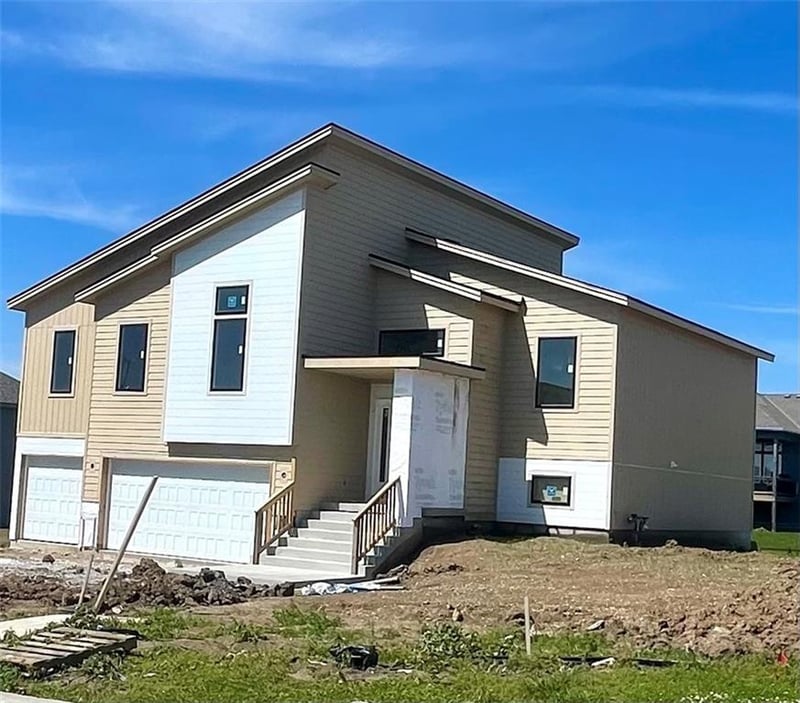 1226 NE 122nd St, Kansas City, MO 64165