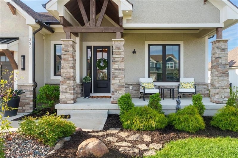 325 Ambersham Dr, Lee's Summit, MO 64081