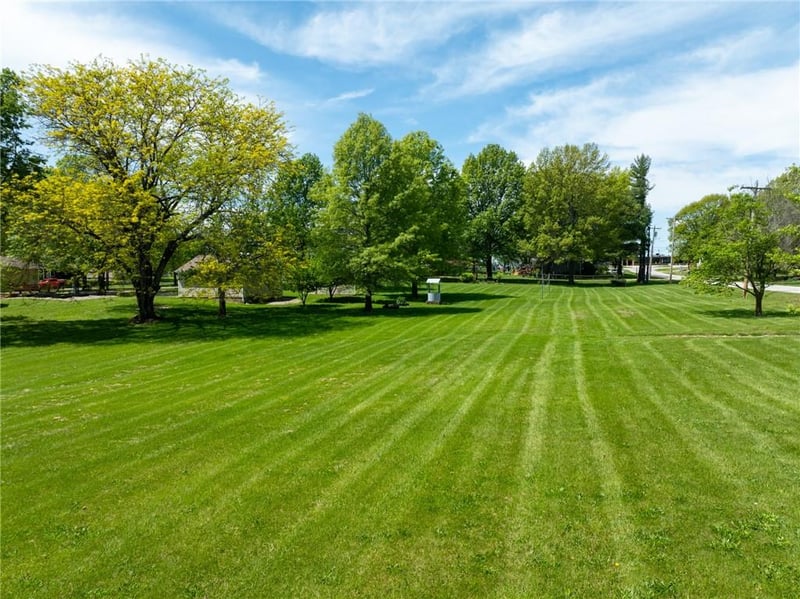 709 W Ogden St, Gallatin, MO 64640