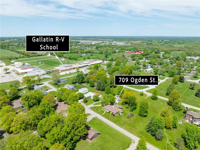 709 W Ogden St, Gallatin, MO 64640