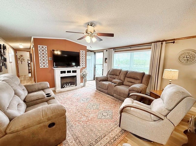 9177 S 751 Rd, Stockton, MO 65785