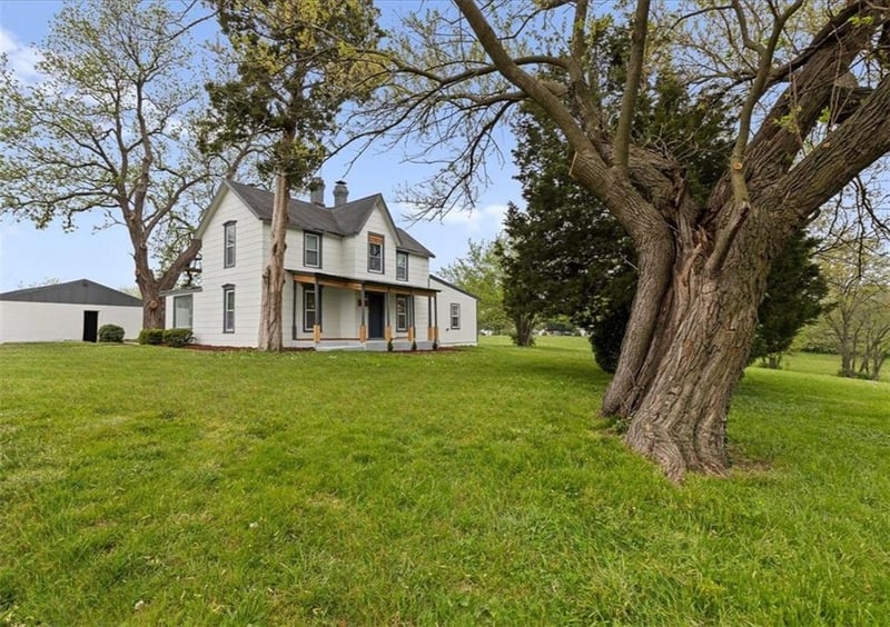 8025 E 57th St, Kansas City, MO 64129