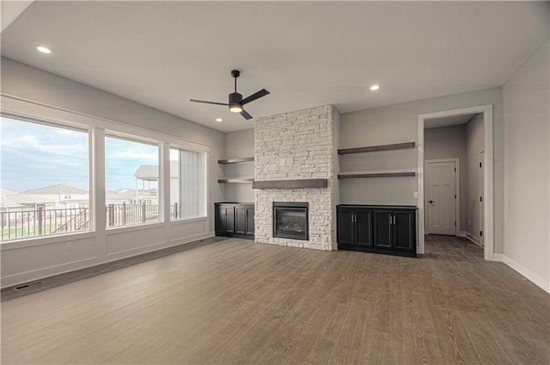 17157 Laurelwood St, Olathe, KS 66062
