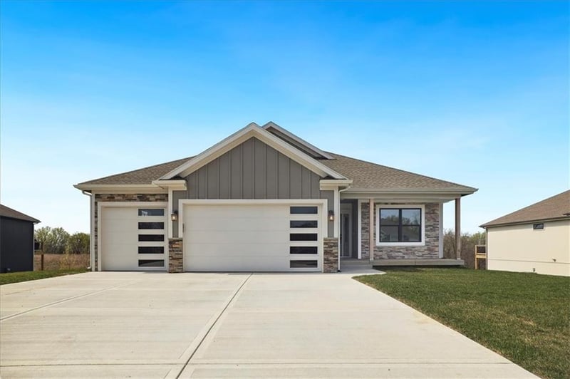 508 Whitetail Ct, Smithville, MO 64089