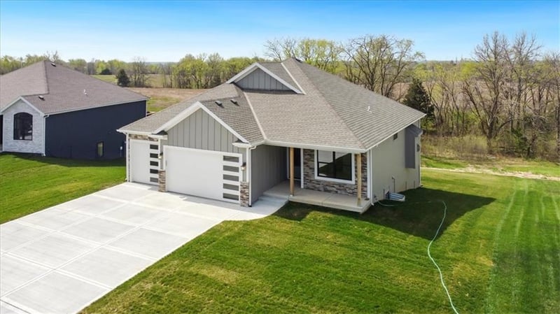 508 Whitetail Ct, Smithville, MO 64089