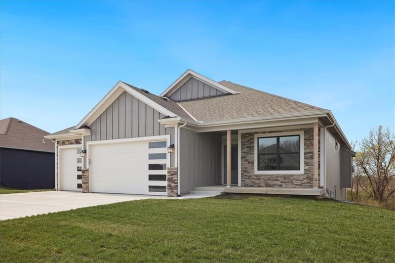 508 Whitetail Ct, Smithville, MO 64089