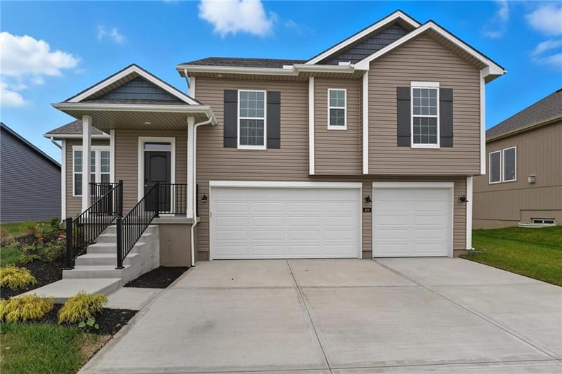 409 Hawthorne Ln, Blue Springs, MO 64014