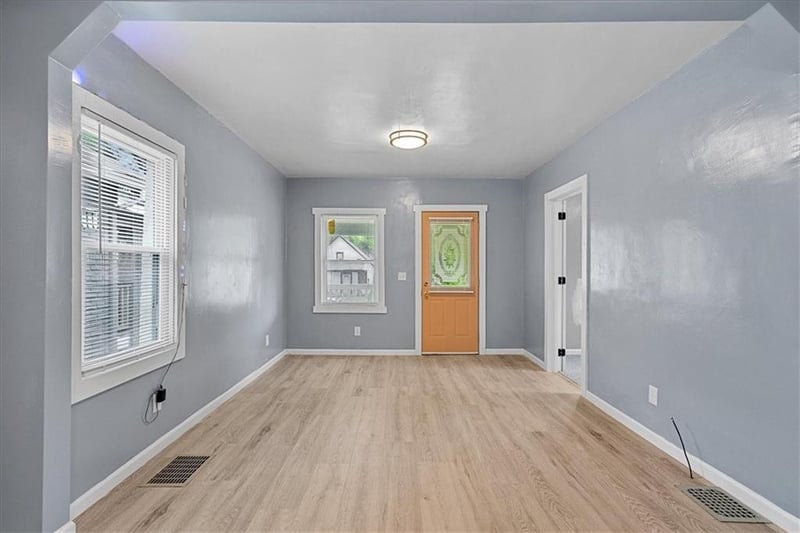 6008 E 9th St, Kansas City, MO 64125