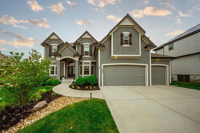 9872 Saddletop St, Lenexa, KS 66227
