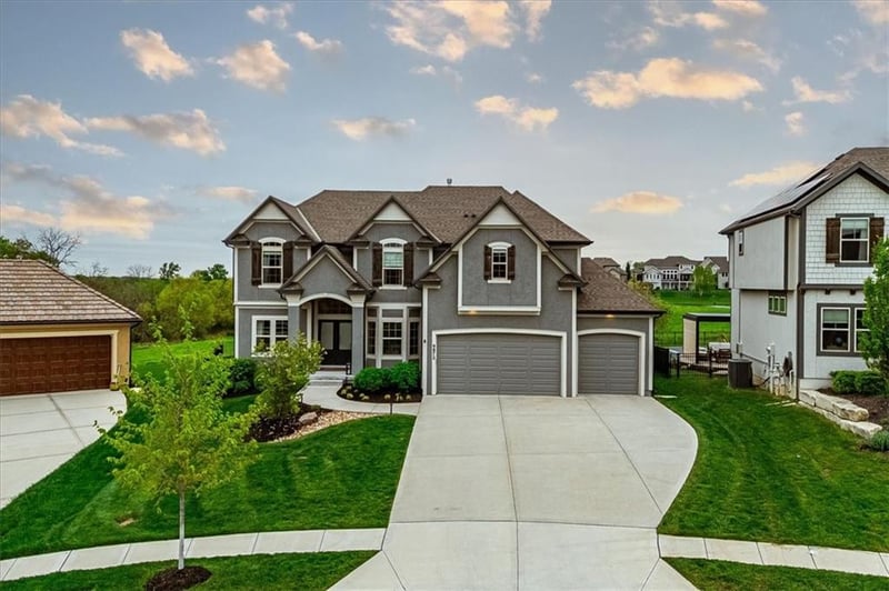 9872 Saddletop St, Lenexa, KS 66227