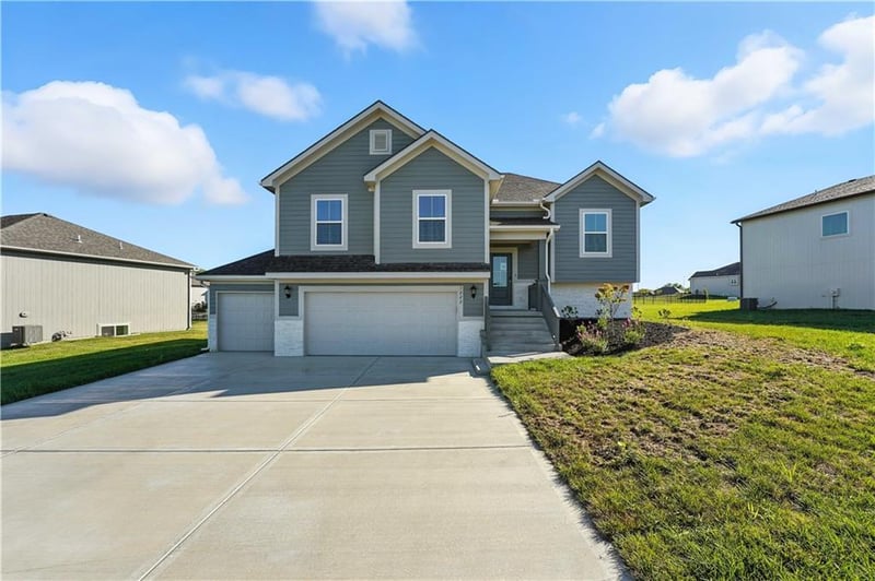 1222 NE 122nd St, Kansas City, MO 64165