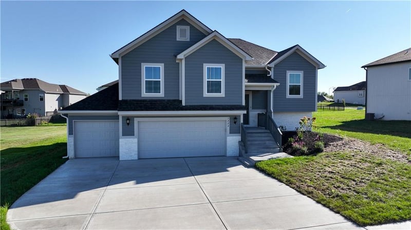 1222 NE 122nd St, Kansas City, MO 64165