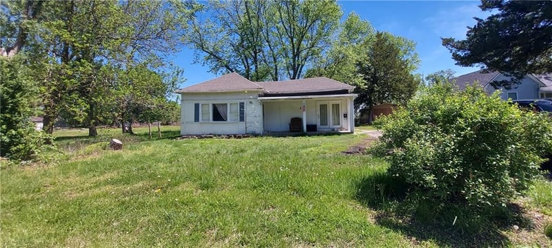 329 Center St, Gardner, KS 66030