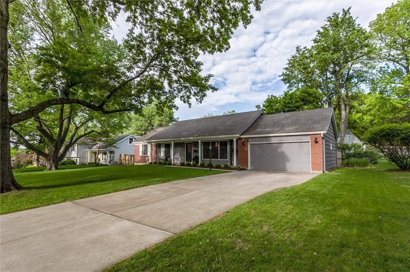 9708 Aberdeen St, Overland Park, KS 66206