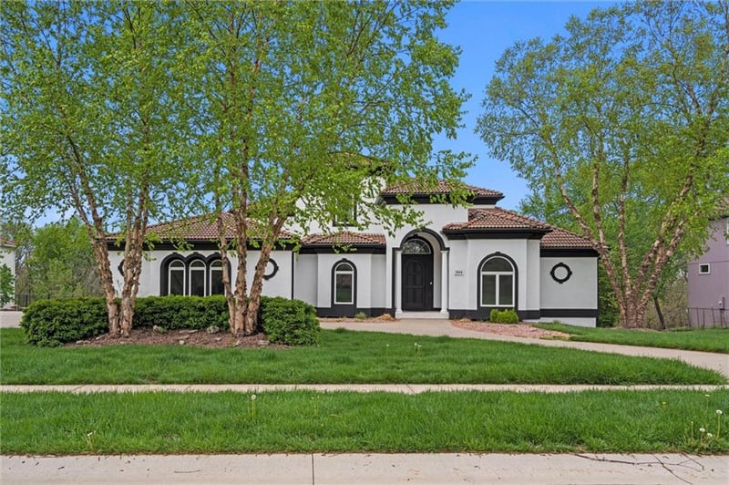 304 NW Rockwood Ct, Lee's Summit, MO 64081
