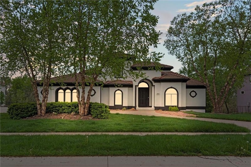 304 NW Rockwood Ct, Lee's Summit, MO 64081