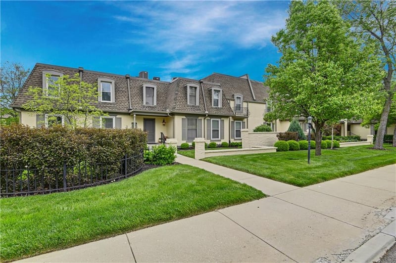 6638 W 109th St #B, Overland Park, KS 66211