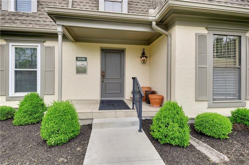 6638 W 109th St #B, Overland Park, KS 66211