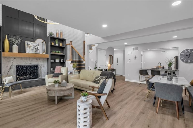 10747 Glenwood St, Overland Park, KS 66211
