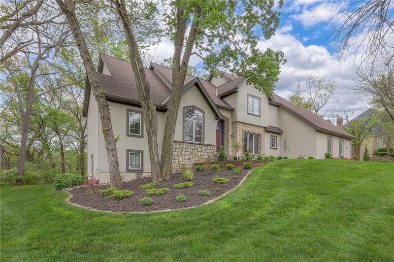 4411 N Mulberry Dr, Kansas City, MO 64116