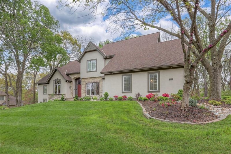 4411 N Mulberry Dr, Kansas City, MO 64116