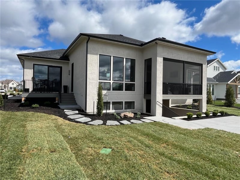 12605 170th St, Overland Park, KS 66221