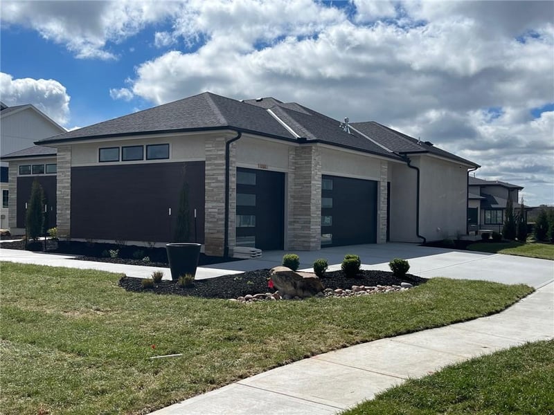 12605 170th St, Overland Park, KS 66221