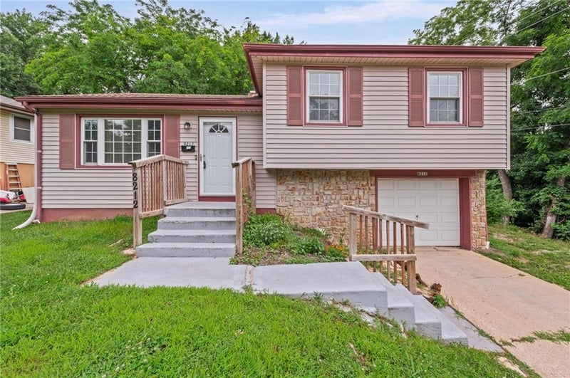 8212 51st St, Kansas City, MO 64119