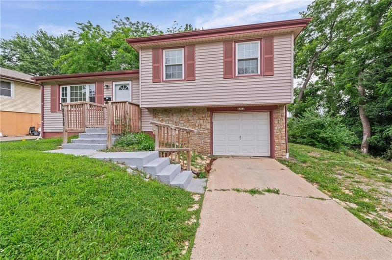 8212 51st St, Kansas City, MO 64119