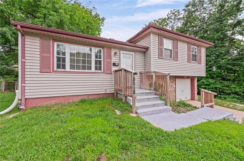8212 51st St, Kansas City, MO 64119