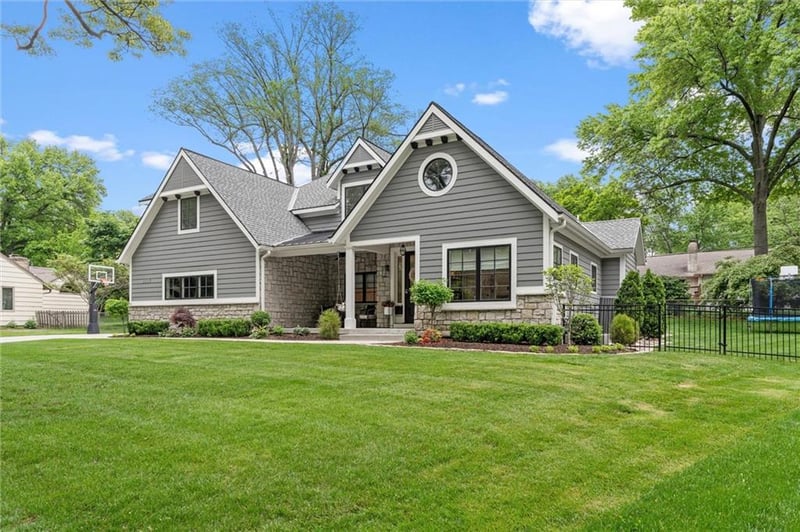 8023 Wenonga Rd, Leawood, KS 66206