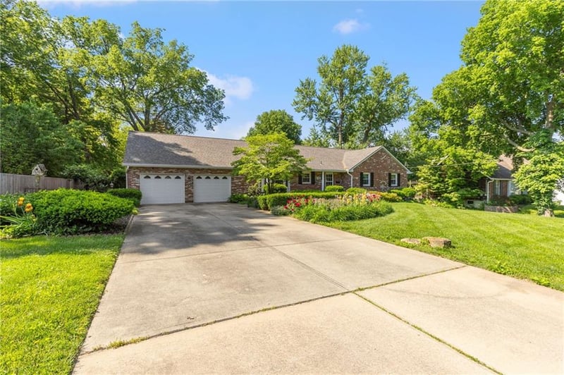 6717 W 69th St, Overland Park, KS 66204