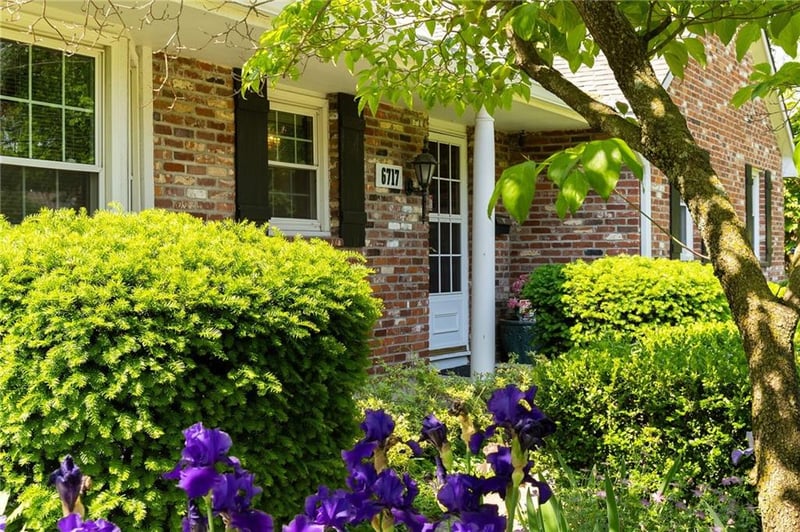6717 W 69th St, Overland Park, KS 66204
