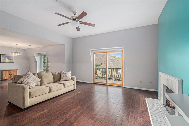 6724 W 109th St #F, Overland Park, KS 66211