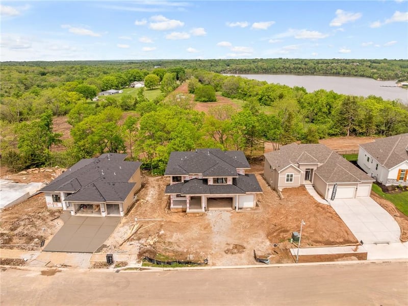 25054 141st St, Olathe, KS 66061