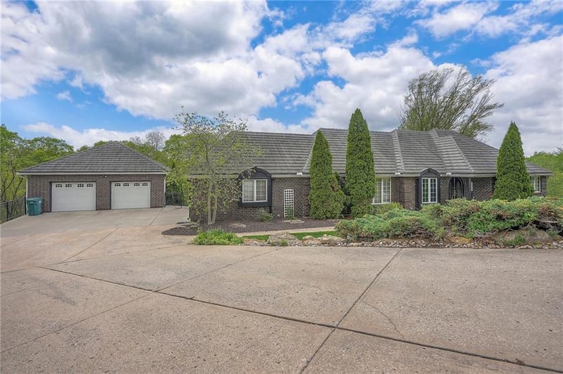 6101 NW Saddle Club Ct, Kansas City, MO 64152