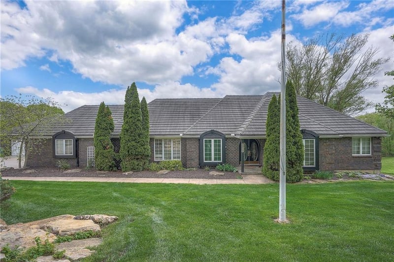 6101 NW Saddle Club Ct, Kansas City, MO 64152